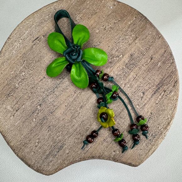 Daisy Flower Leather Bag Charm Genuine Leather Purse Crossbody Keychain NEW - Picture 2 of 8